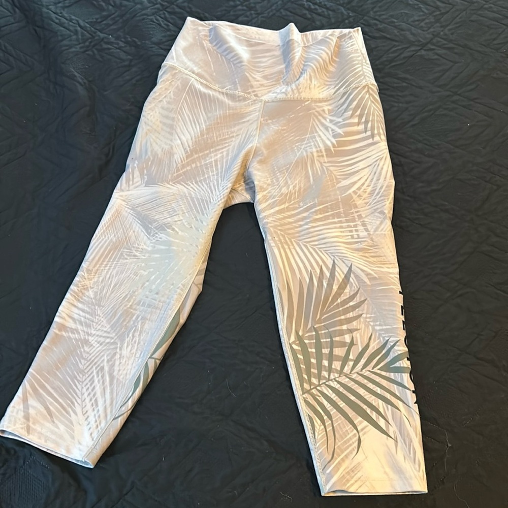 Peloton capri leggings